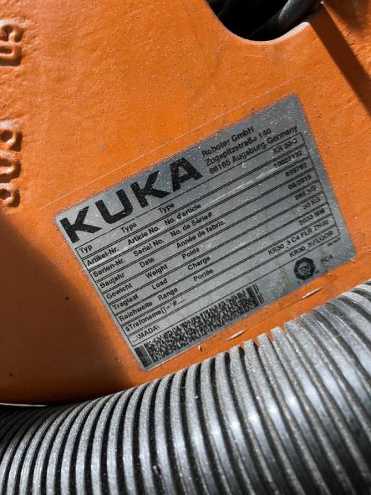 Gepflegte Bearbeitungszentren und Roboter eines Automobilzulieferers-10